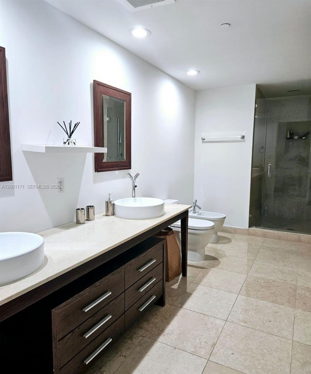 475 Brickell Ave, Unit 2115, Miami, FL 33131 Photo