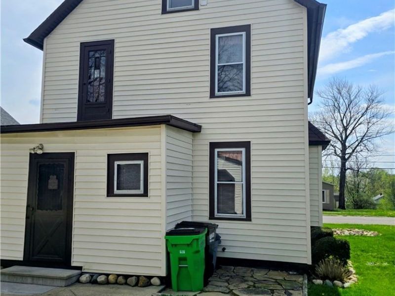 1055 W Tuscarawas Avenue, Barberton, OH 44203 Photo 4