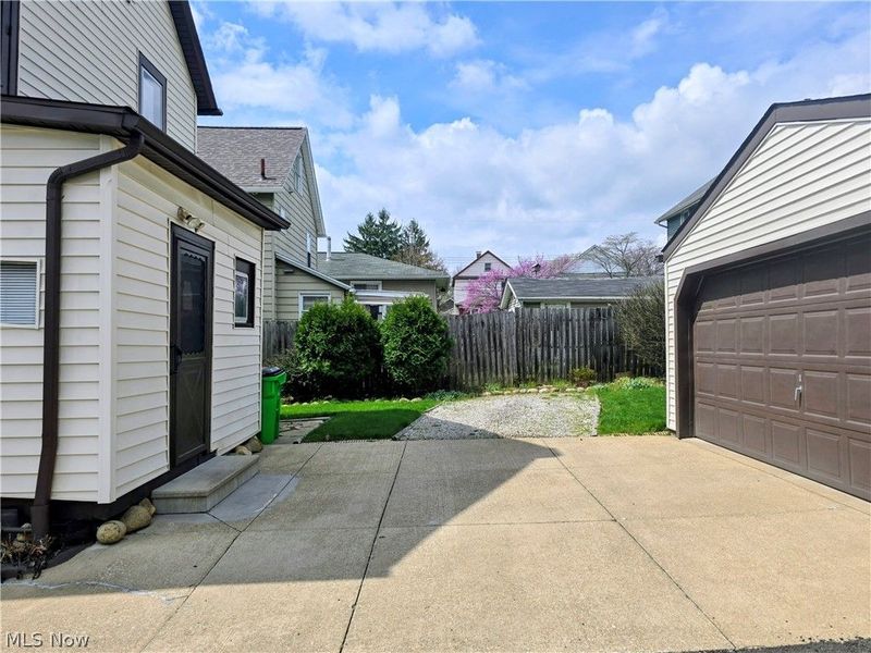 1055 W Tuscarawas Avenue, Barberton, OH 44203 Photo 6