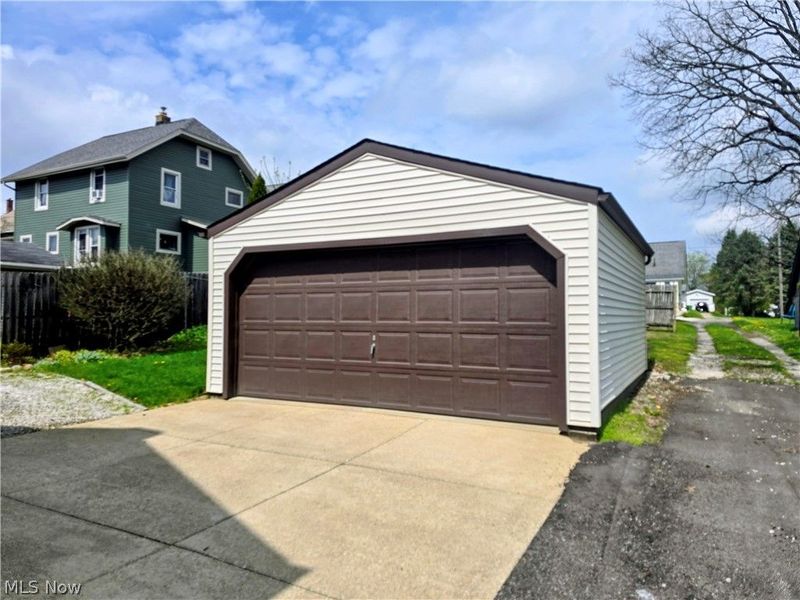 1055 W Tuscarawas Avenue, Barberton, OH 44203 Photo 7