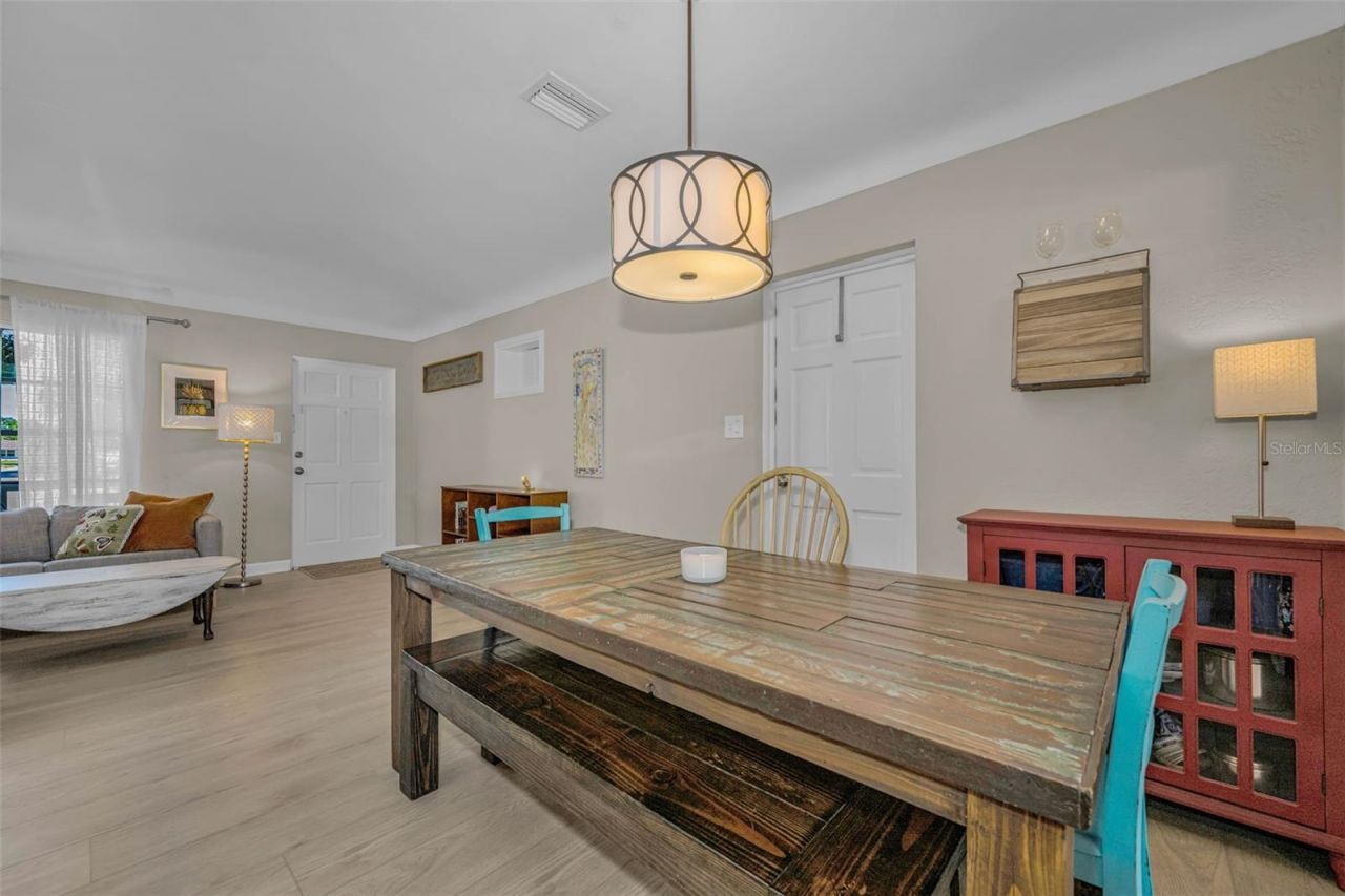 1300 63rd Avenue N, Saint Petersburg, FL 33702 Photo
