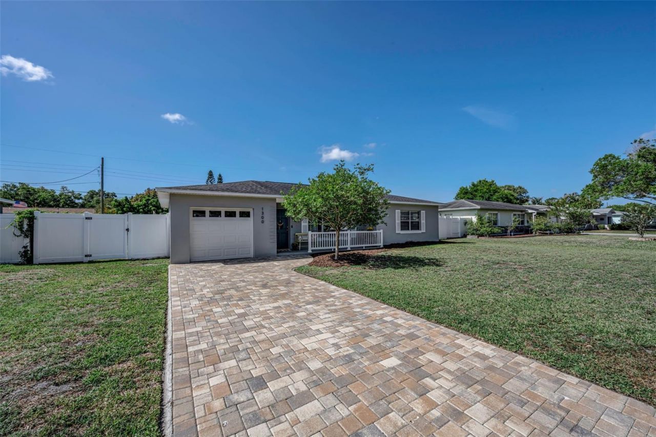 1300 63rd Avenue N, Saint Petersburg, FL 33702 Photo