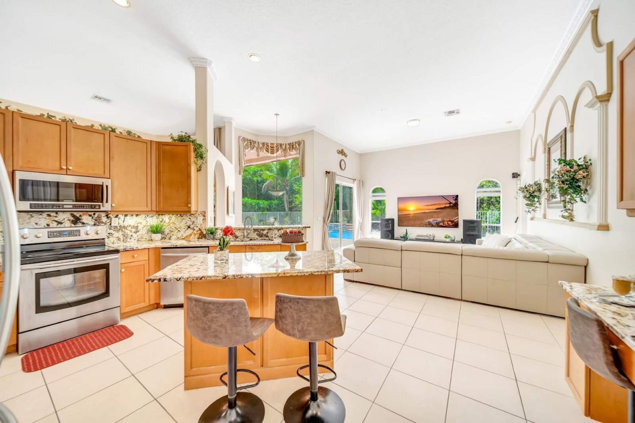 6169 NW 53rd Circle, Coral Springs, FL 33067 Photo