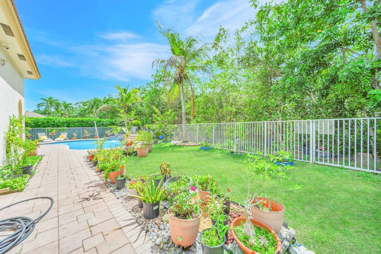 6169 NW 53rd Circle, Coral Springs, FL 33067 Photo