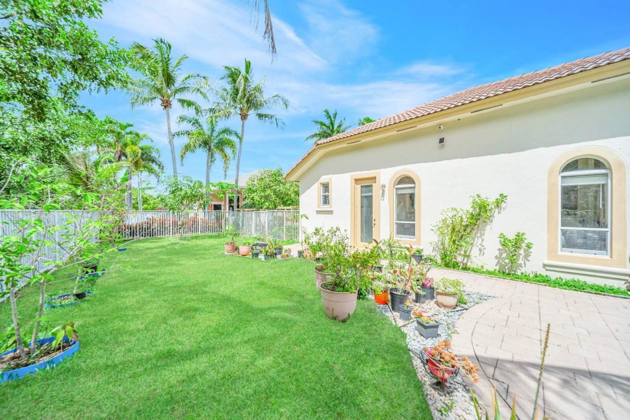 6169 NW 53rd Circle, Coral Springs, FL 33067 Photo