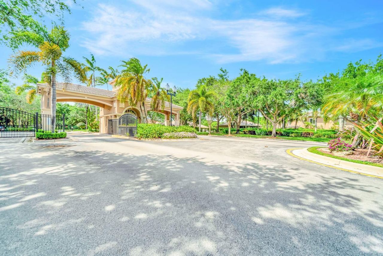 6169 NW 53rd Circle, Coral Springs, FL 33067 Photo