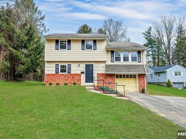 111 Moffatt Road, MAHWAH, NJ 07430