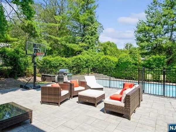 437 Summit Street, Englewood Cliffs, NJ 07632