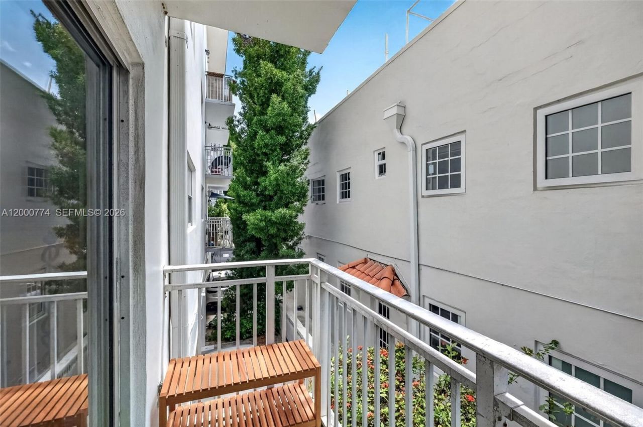 1519 Drexel Ave, Unit 201 + DEN, Miami Beach, FL 33139 Photo