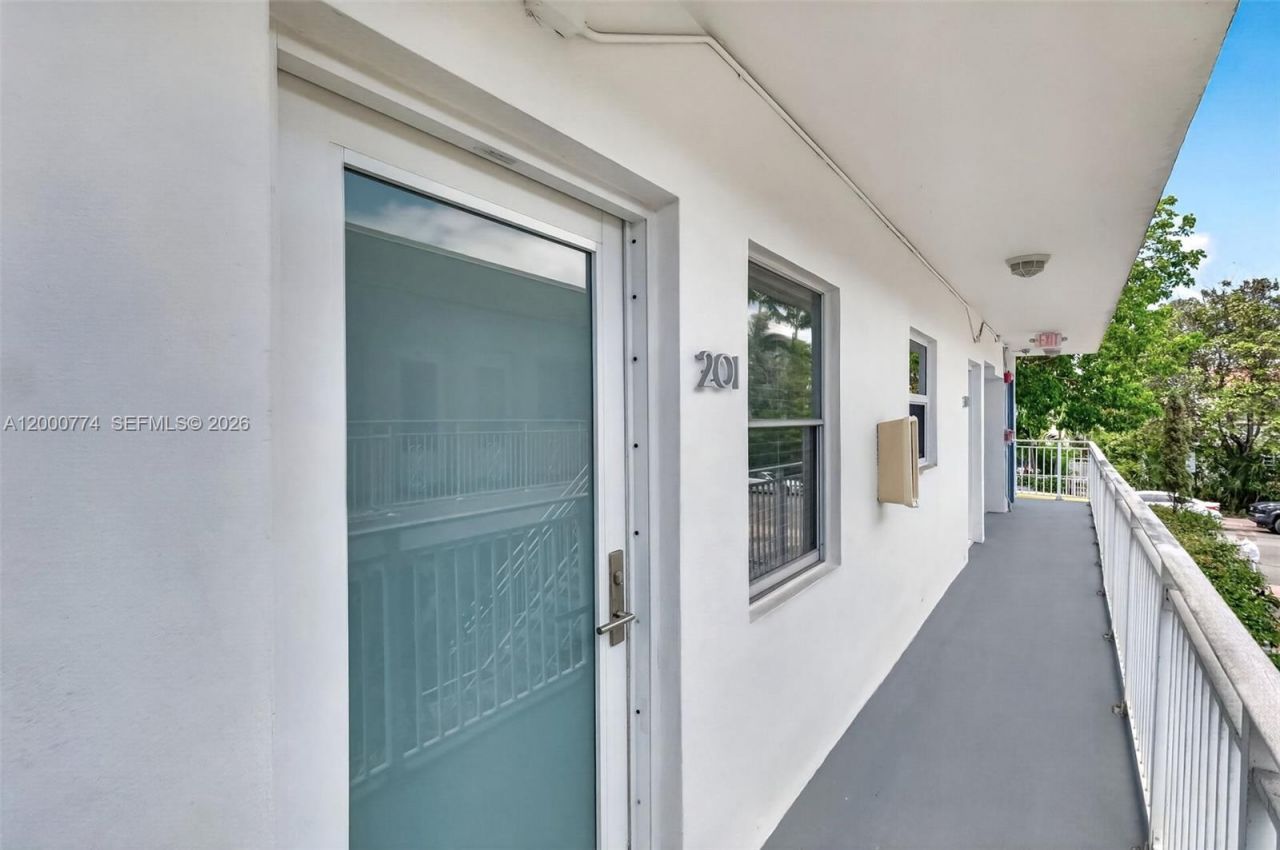 1519 Drexel Ave, Unit 201 + DEN, Miami Beach, FL 33139 Photo