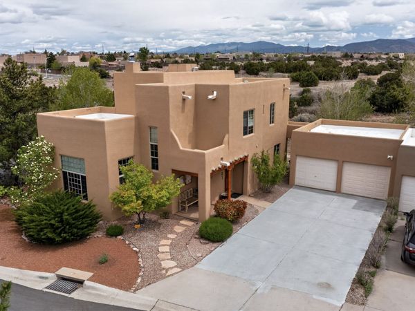 4401 Autumn Leaf Lane, Santa Fe, NM 87507