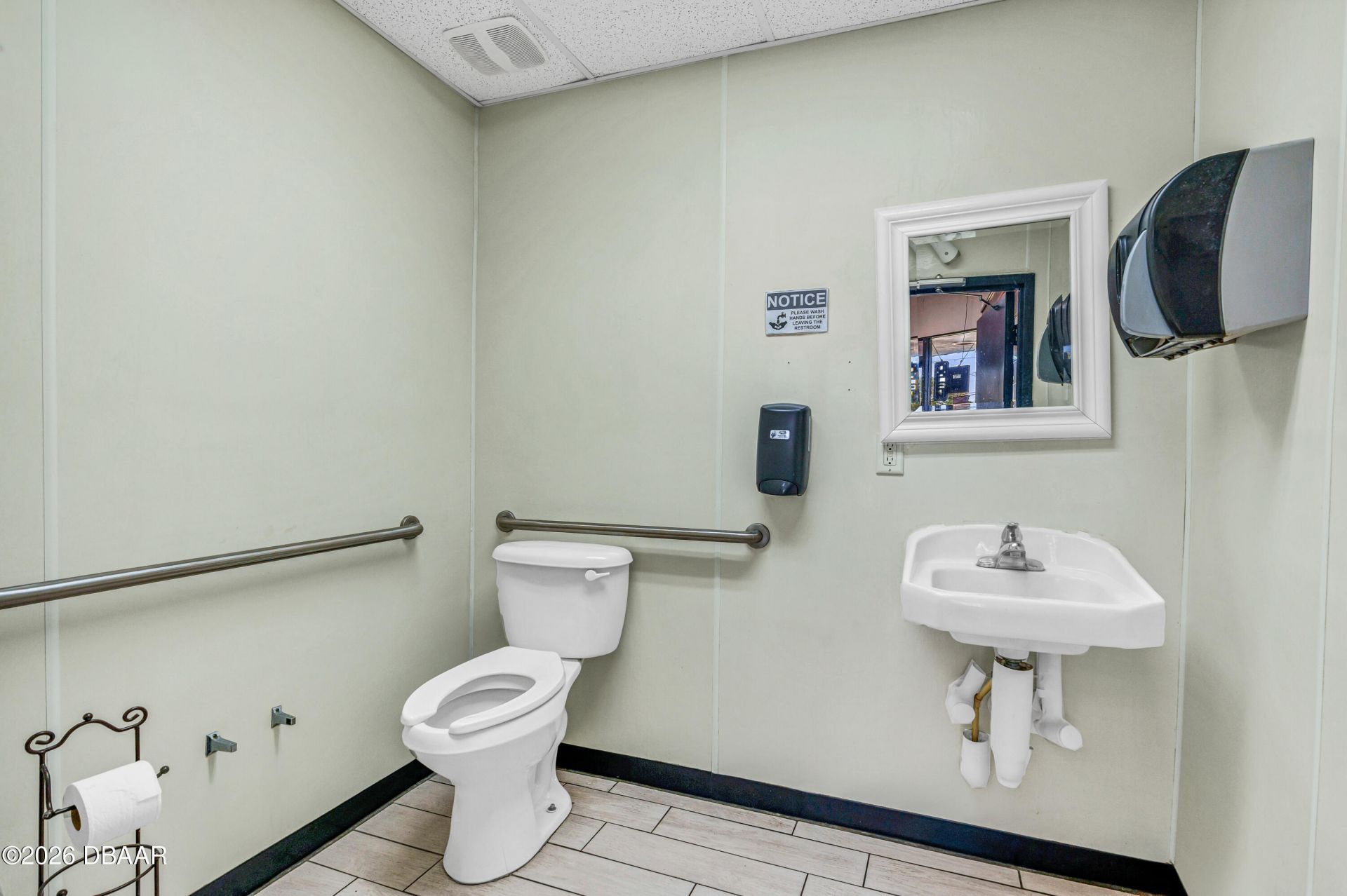 1015 S Ridgewood Avenue, Edgewater, FL 32132 Photo