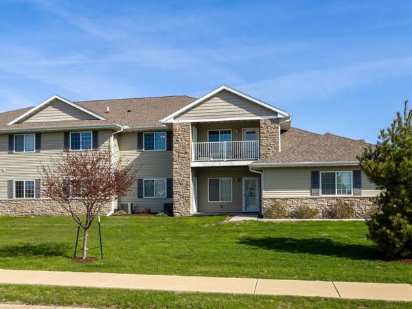 400 E Franklin Street , Unit 204, Eldridge, IA 52748