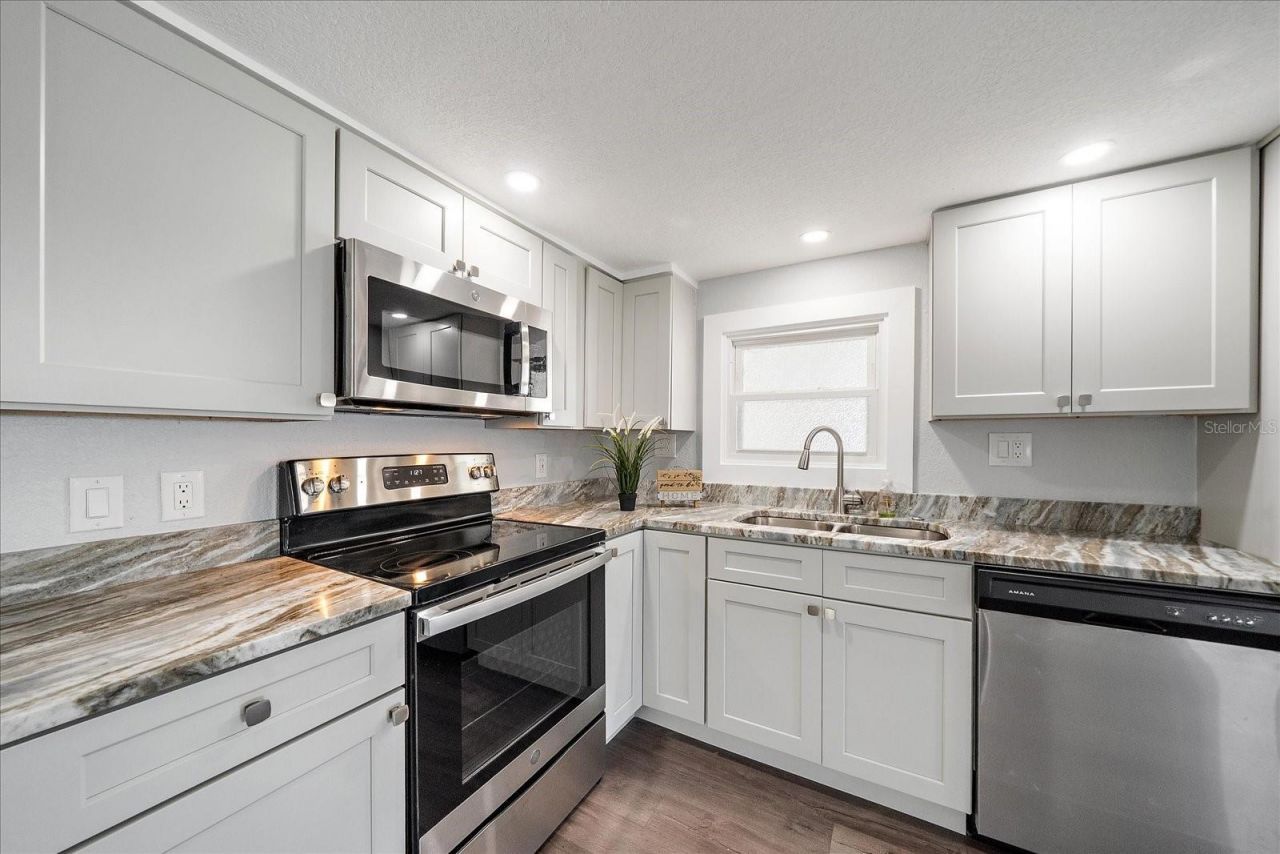 30 Flores Drive, Palmetto, FL 34221 Photo
