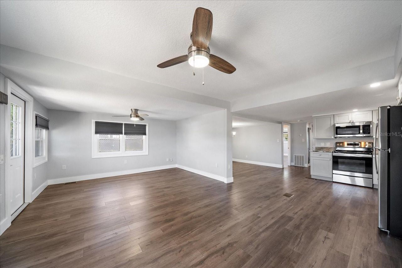 30 Flores Drive, Palmetto, FL 34221 Photo