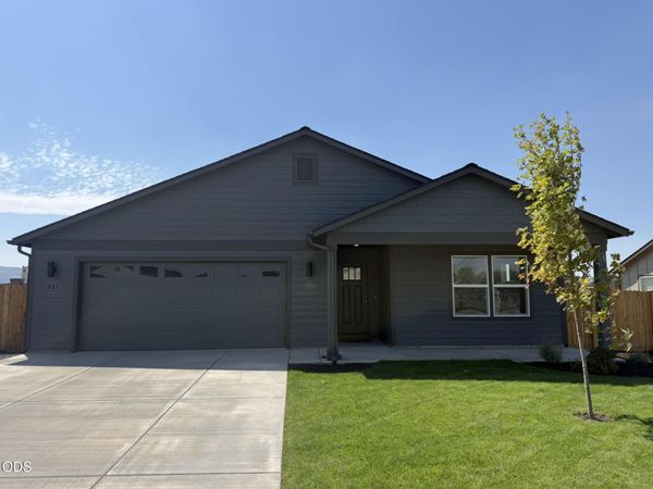 237 SE Peppermint Loop, Unit 4, Culver, OR 97734