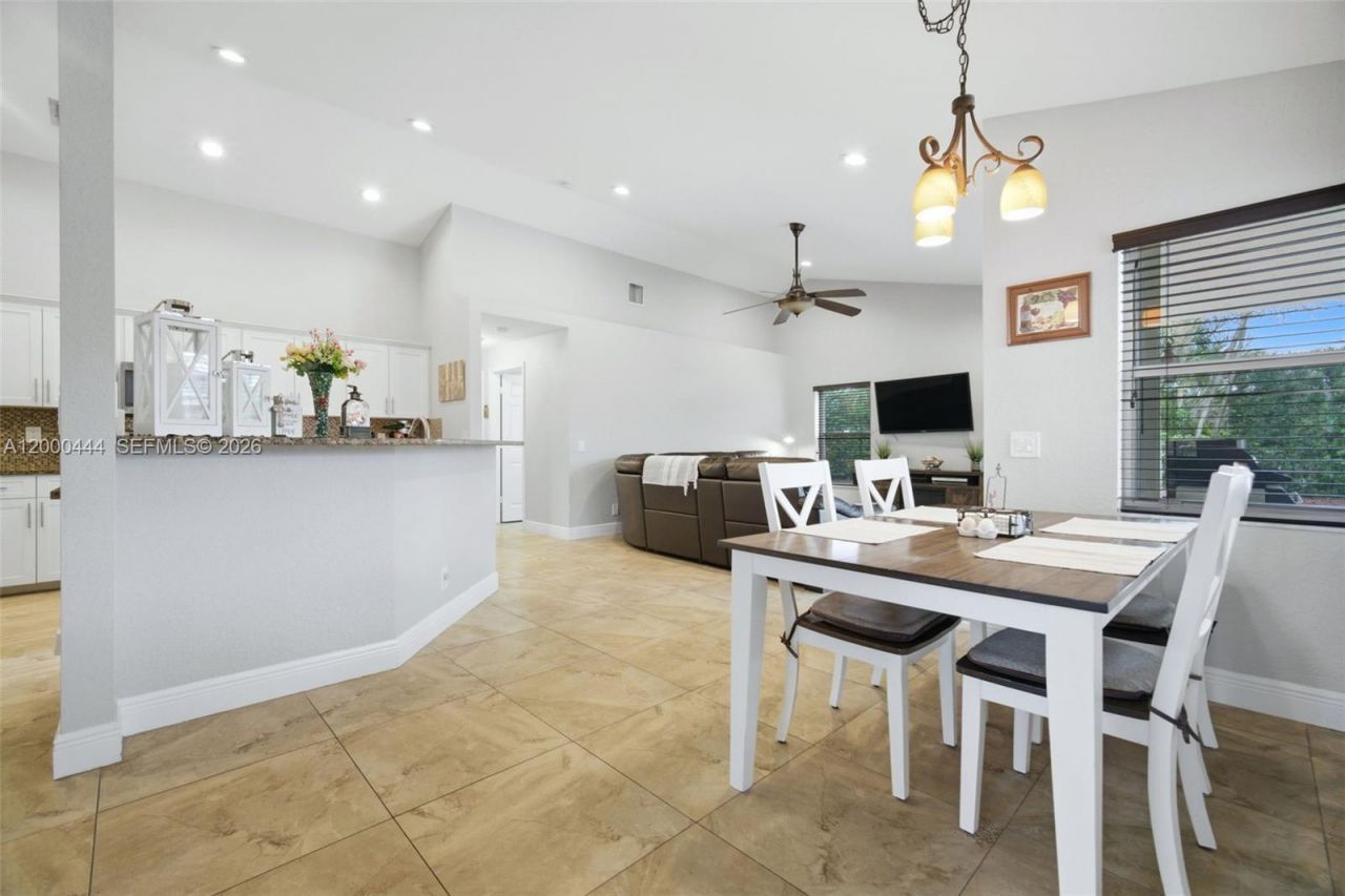 3563 W Tree Tops Ct, Davie, FL 33328 Photo