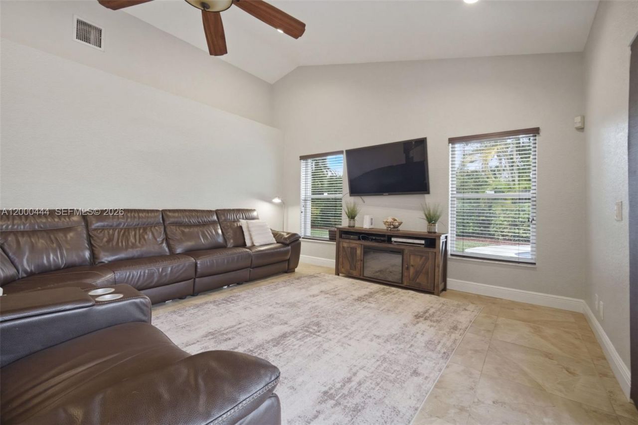 3563 W Tree Tops Ct, Davie, FL 33328 Photo