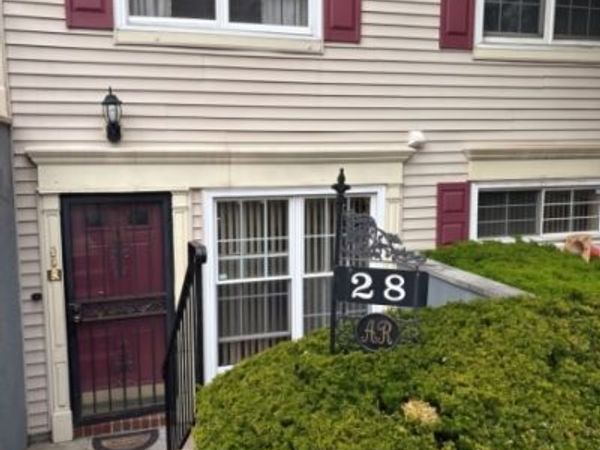 28 Rutgers Dr, Newark, NJ 07103