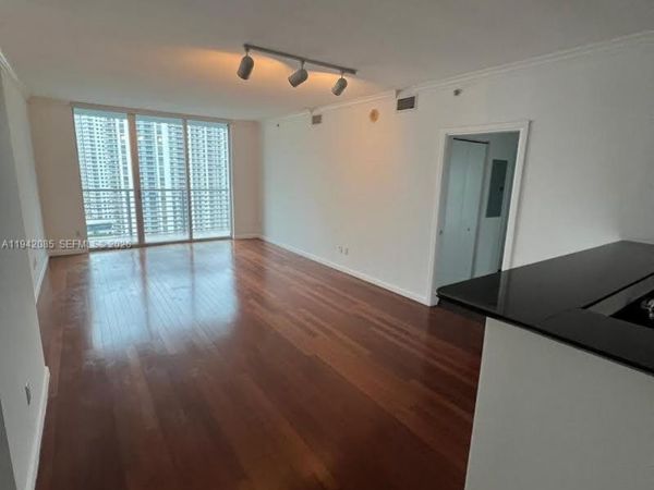 325 S Biscayne Blvd , Unit 2215, Miami, FL 33131