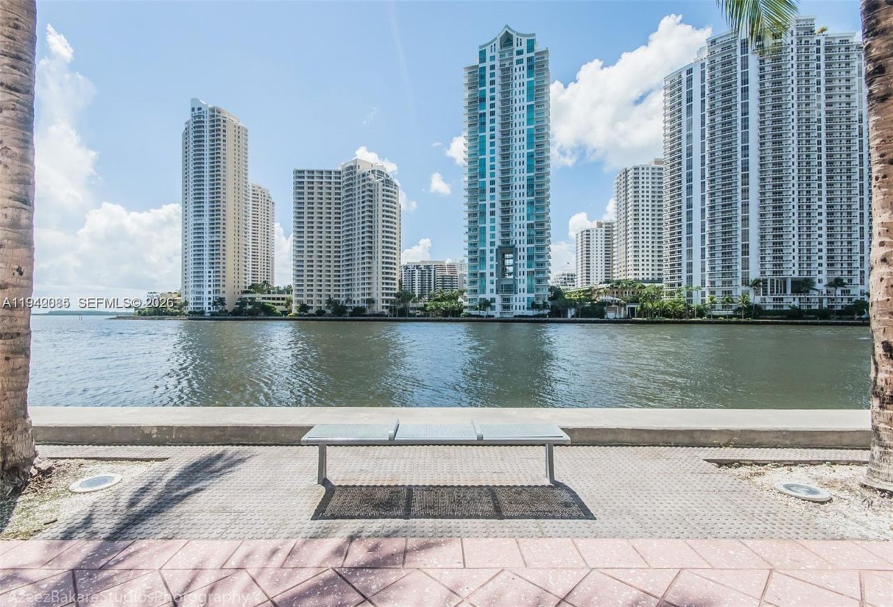 325 S Biscayne Blvd, Unit 2215, Miami, FL 33131 Photo