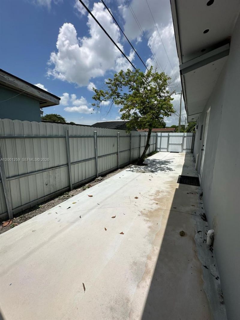 860 NW 171st St, Miami Gardens, FL 33169 Photo