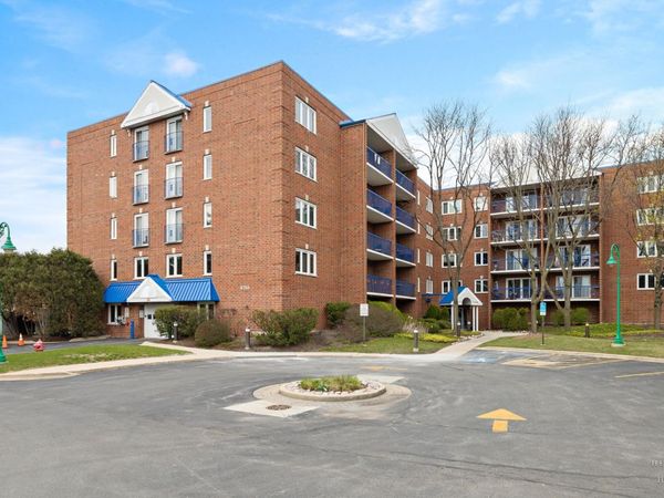 6755 N Milwaukee Avenue , Unit 303, Niles, IL 60714