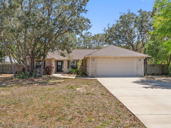 8145 Pamplona Street, Navarre, FL 32566