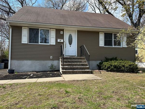 24 Willow Street, BERGENFIELD, NJ 07621
