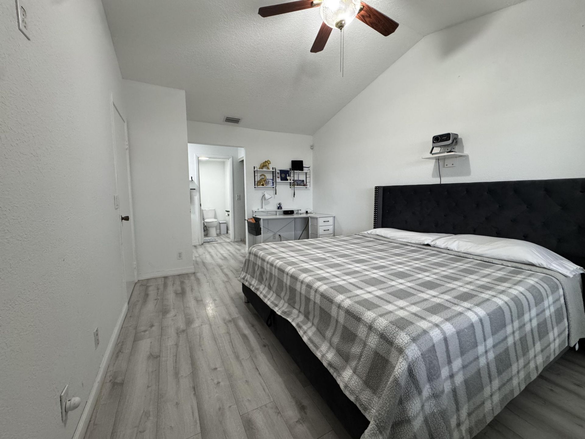 1518 Royal Forest Court, Palm Springs, FL 33406 Photo