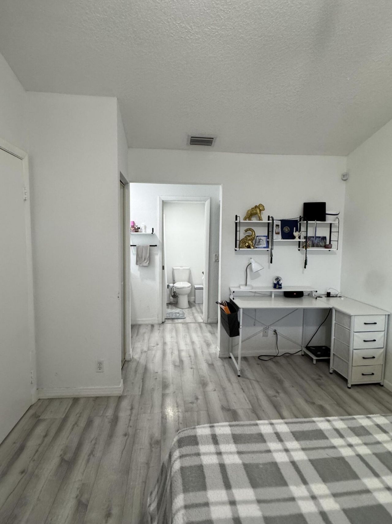1518 Royal Forest Court, Palm Springs, FL 33406 Photo