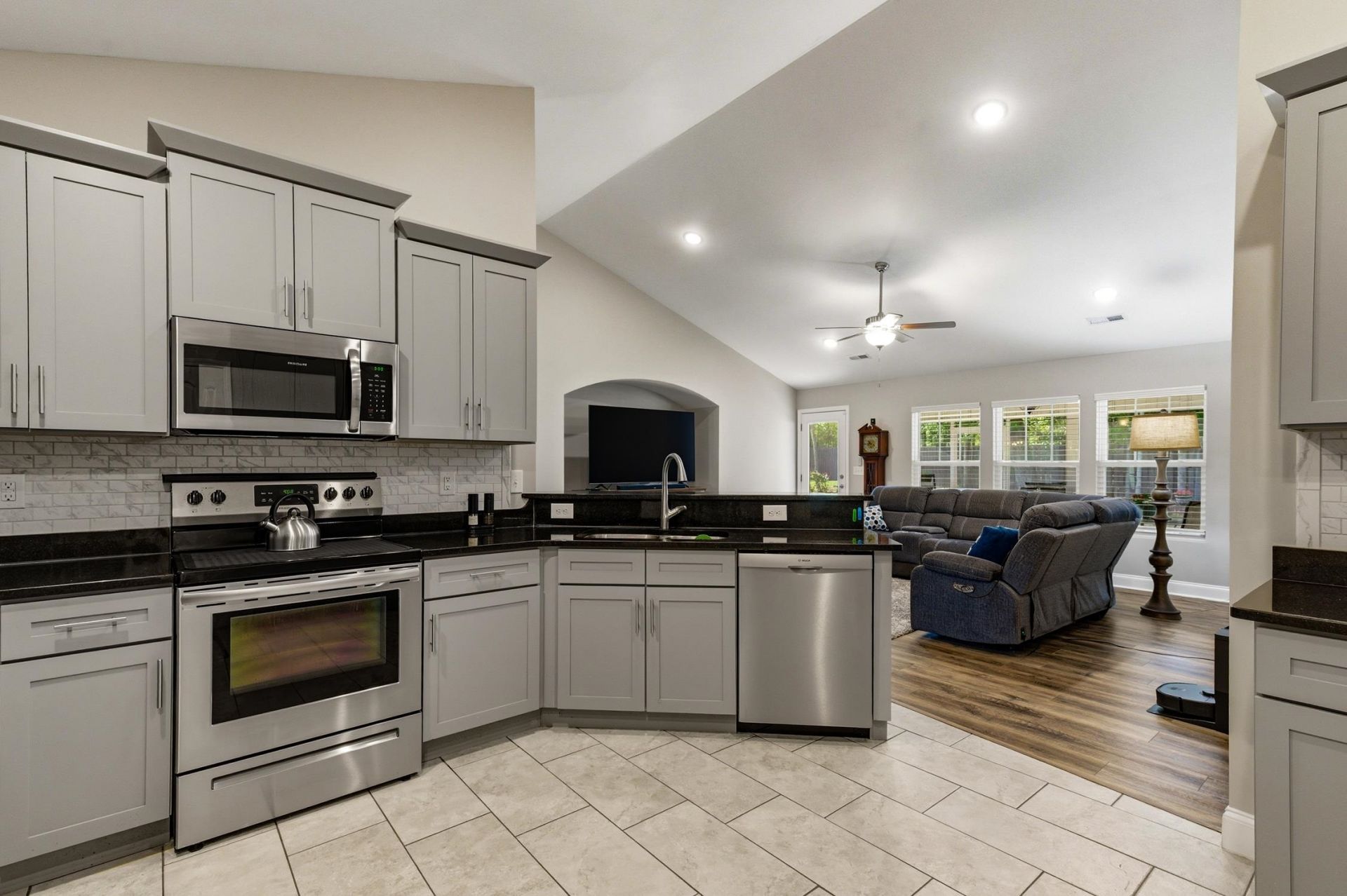 102 Jessica Lakes Dr. Photo 11