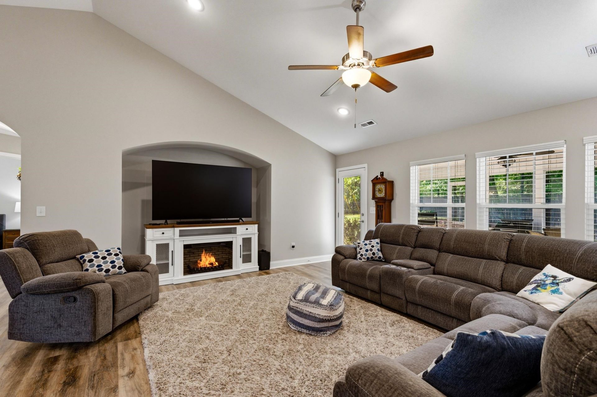 102 Jessica Lakes Dr. Photo 6