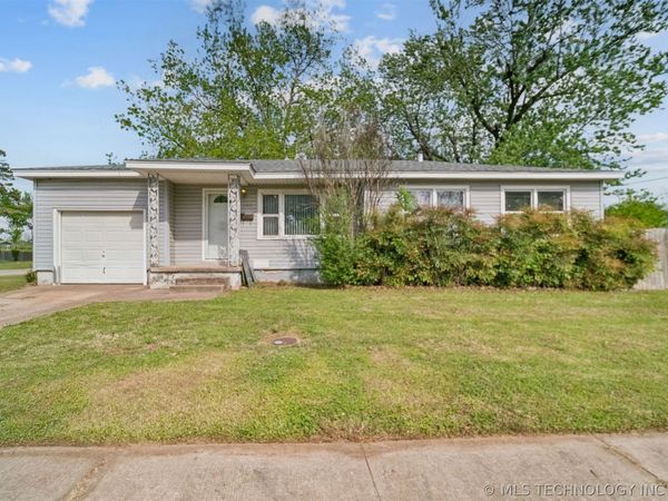 705 N Birch Street , Owasso, OK 74055