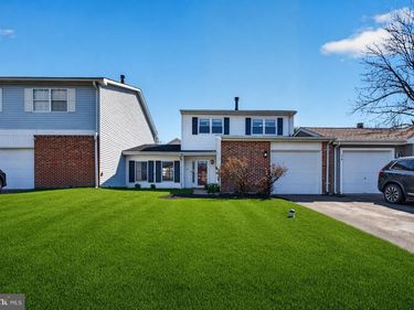 329 CANTERBURY COURT, NEWTOWN, PA 18940