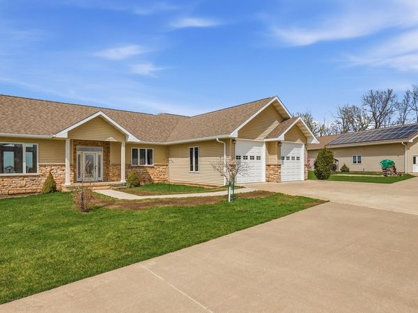 1567 St. Catherine Road, Dubuque, IA 52031