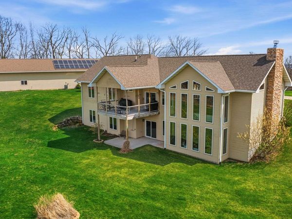 1567 St. Catherine Road, Dubuque, IA 52031