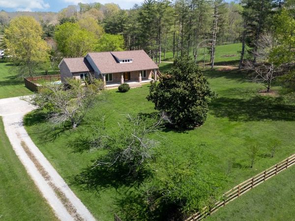 1249 White Road , Bon Aqua, TN 37025