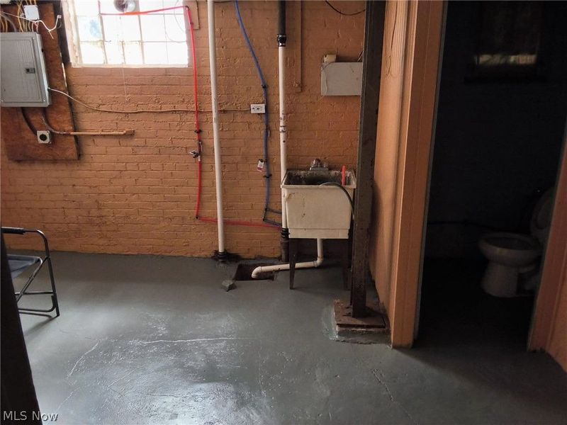 1818 Farmington Road, East Cleveland, OH 44112 Photo 19