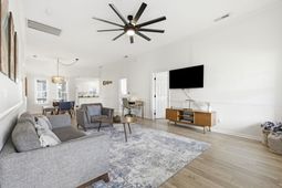 511 22nd Ave. S photo 4