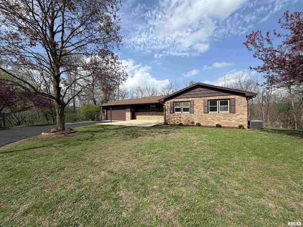 1890 SUNRISE Drive, Galesburg, IL 61401