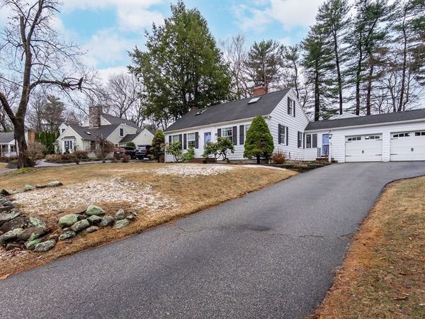 19 Homestead Rd, Lynnfield, MA 01940
