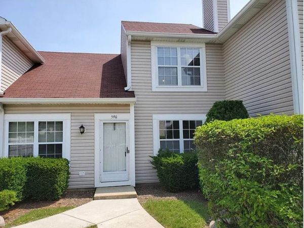 590 LeParc Circle , Buffalo Grove, IL 60089