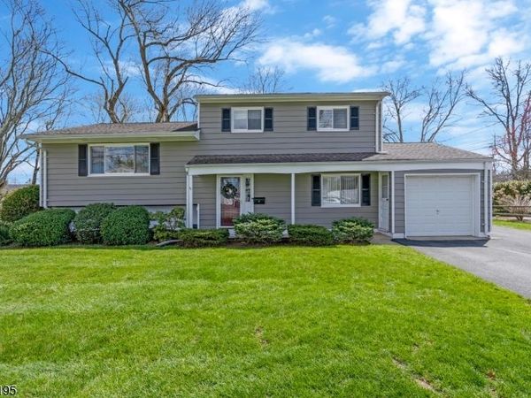 19 Bass Dr, Roxbury, NJ 07876