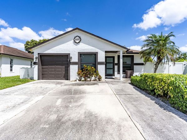 5661 Boynton Bay Circle, Boynton Beach, FL 33437