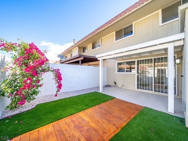 2482 Paradise Village Way, Las Vegas, NV 89120