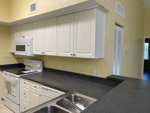 9645 NW 1st Ct, Unit 1-303, Pembroke Pines, FL 33024 Photo