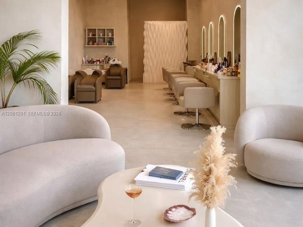 2820 NE 214th St, Aventura, FL 33180