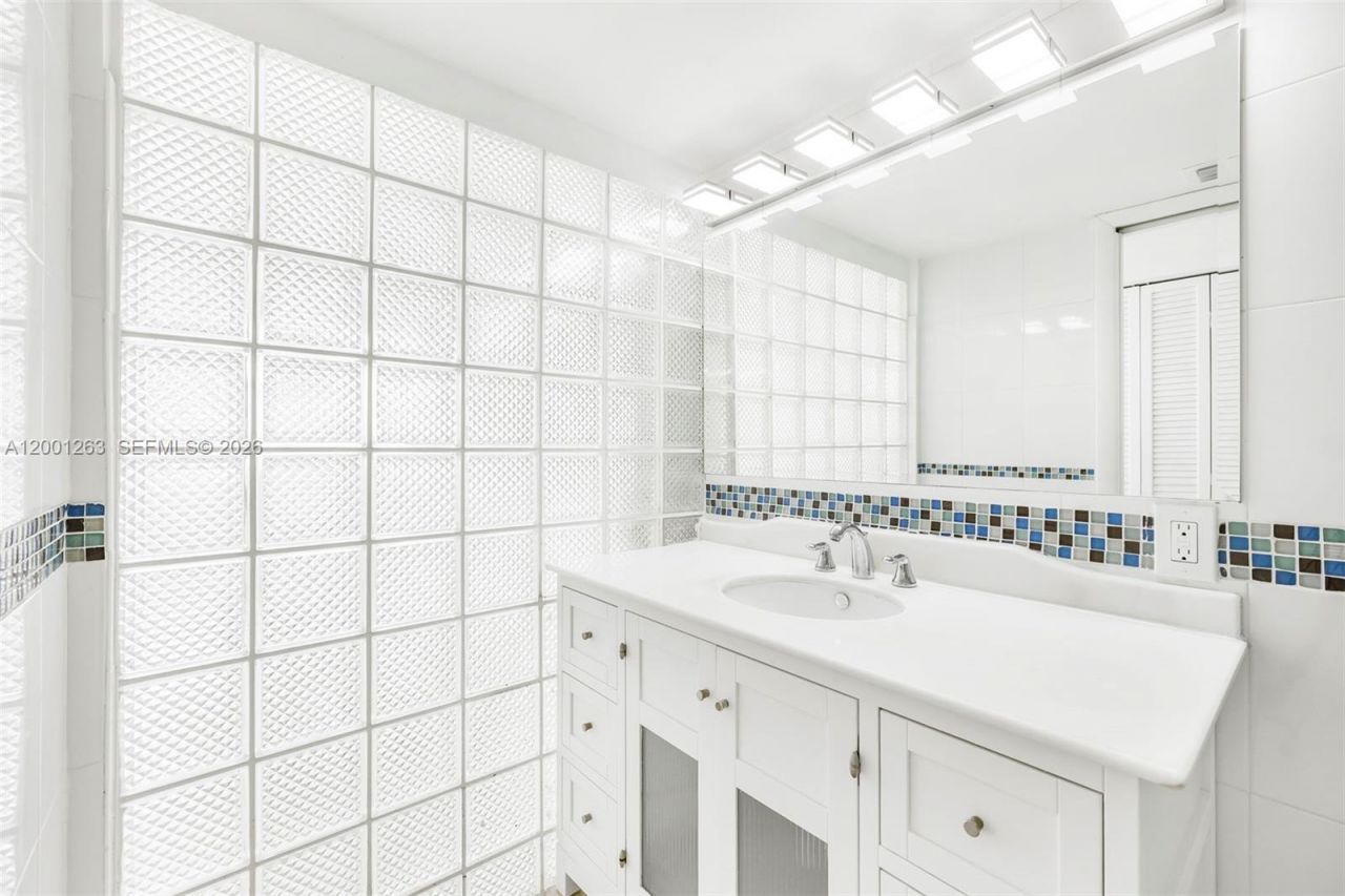 1420 Brickell Bay Dr, Unit 1401A, Miami, FL 33131 Photo