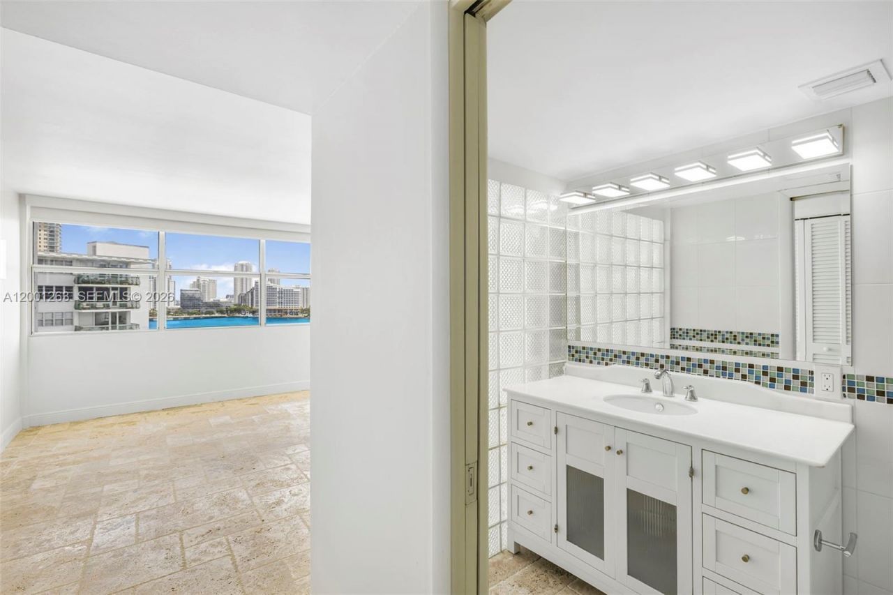 1420 Brickell Bay Dr, Unit 1401A, Miami, FL 33131 Photo